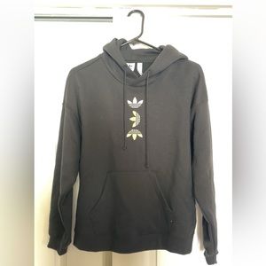 NWT ADIDAS HOODIE WITH GOLD LOGO DETAIL🩶 SIZE XS